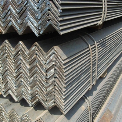 ASTM A36 A53 Q235 Q345 Углеродное оцинкованное железо L-образная мягкая стальная угловая стойка Нелегированная равная